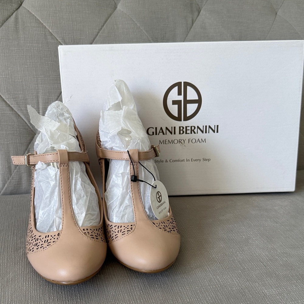 Giani Bernini Vineza blush / Tan Heels NWT 7.5 never worn